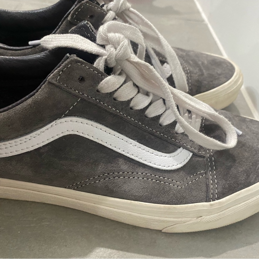 Vans dark gray suede woman’s shoes sneaker skate trendy comfy